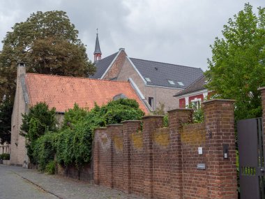 Xanten şehri Ren nehrinde