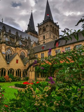 Xanten şehri Ren nehrinde