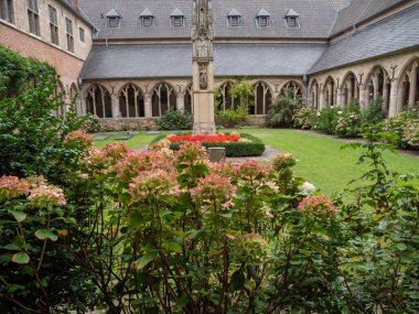 Xanten şehri Ren nehrinde