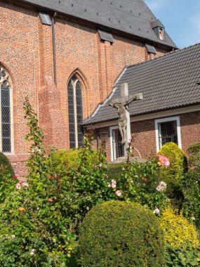 Burlo köyündeki eski manastır.