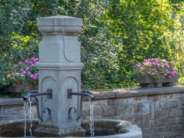 Krudenburg Köyü nehir kıyısında.