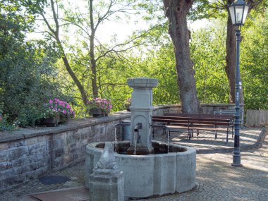 Krudenburg Köyü nehir kıyısında.