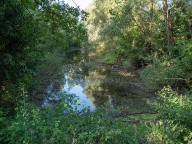 Krudenburg Köyü nehir kıyısında.