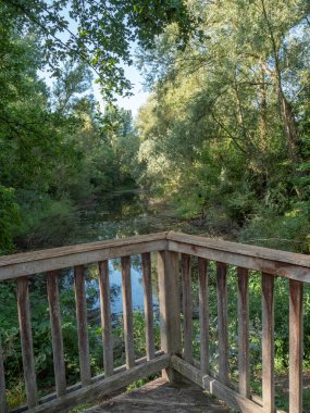 Krudenburg Köyü nehir kıyısında.