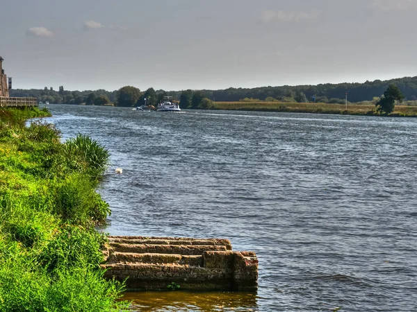 Maastricht Şehri Hollanda Daki Maas Nehrinde — Stok fotoğraf