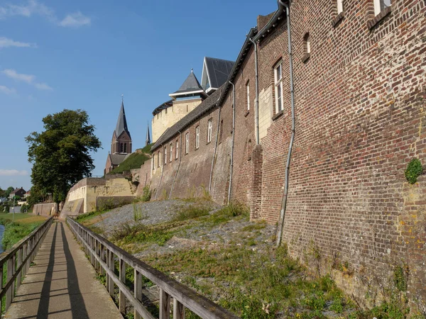 Maastricht Városa Alföldi Maas Folyó Partján — Stock Fotó