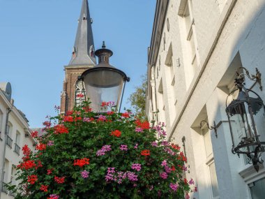 Hollanda 'daki Maas nehrinin Maastrich şehri.