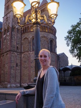 Hollanda 'daki Maas nehrinin Maastrich şehri.