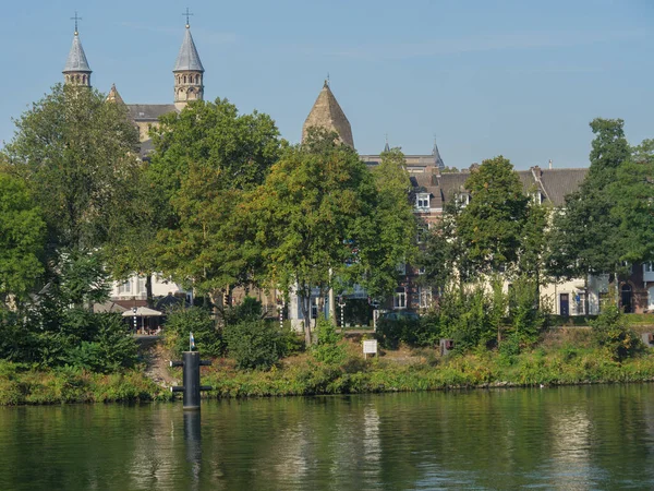 Città Maastrich Fiume Maas Nei Paesi Bassi — Foto Stock