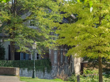 Hollanda 'daki Maas nehrinin Maastrich şehri.