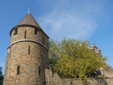 Hollanda 'daki Maas nehrinin Maastrich şehri.