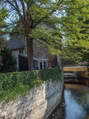 Hollanda 'daki Maas nehrinin Maastrich şehri.