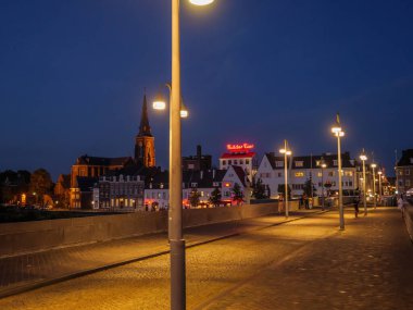 Maastricht Hollanda 'daki Maas Nehri' nde.