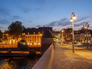 Maastricht Hollanda 'daki Maas Nehri' nde.