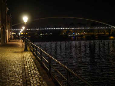 Maastricht Hollanda 'daki Maas Nehri' nde.