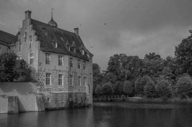 Almanya 'daki eski şatosu olan gemen köyü.