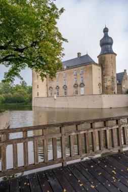 Almanya 'daki eski şatosu olan gemen köyü.