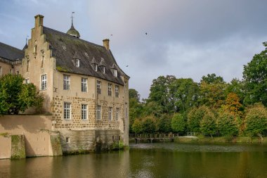 Almanya 'daki eski şatosu olan gemen köyü.