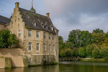 Almanya 'daki eski şatosu olan gemen köyü.