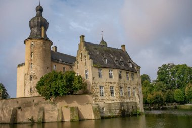 Almanya 'daki eski şatosu olan gemen köyü.