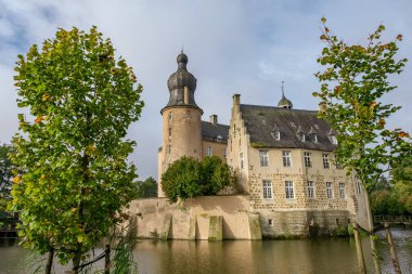 Almanya 'daki eski şatosu olan gemen köyü.