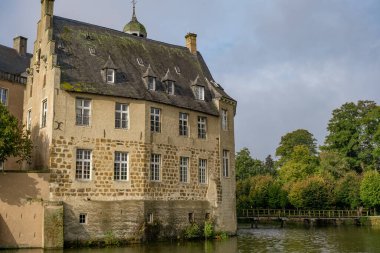 Almanya 'daki eski şatosu olan gemen köyü.