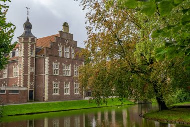 Almanya 'daki eski şatosu olan gemen köyü.