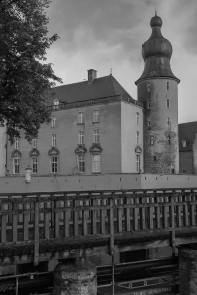 Village Des Hommes Avec Vieux Château Allemagne — Photo