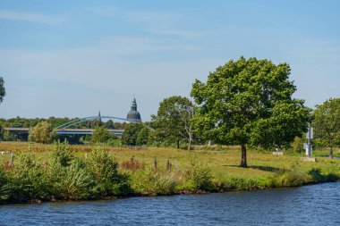 Almanya Emsland 'daki Em Nehri' nde.