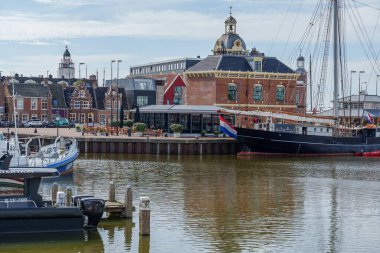 Harlingen ve Vlieland Hollanda 'nın kuzey sahilinde.