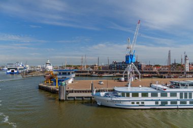 Harlingen ve Vlieland Hollanda 'nın kuzey sahilinde.