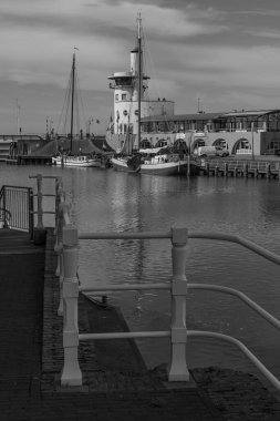 Harlingen ve Vlieland Hollanda 'nın kuzey sahilinde.