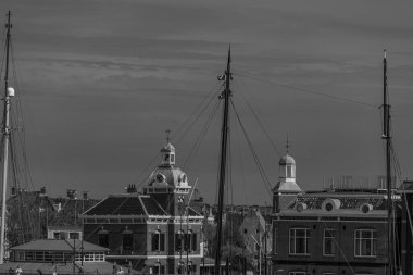 Harlingen ve Vlieland Hollanda 'nın kuzey sahilinde.