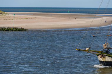 Harlingen ve Vlieland Hollanda 'nın kuzey sahilinde.