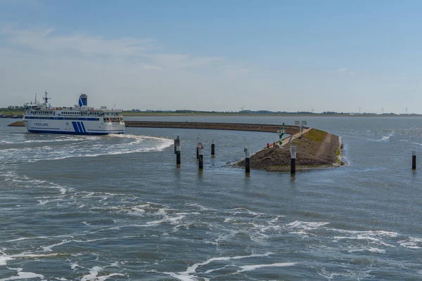 Harlingen ve Vlieland Hollanda 'nın kuzey sahilinde.