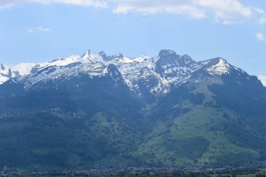 Ausblick auf die wunderschnen schweizer Alpen im Rheintal 24.2020