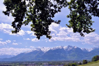 Ausblick auf die wunderschnen schweizer Alpen im Rheintal 24.2020