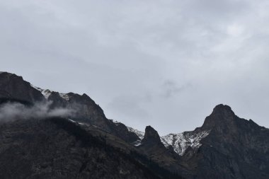 Schlechtes Wetter nach einem Sturm ueber den liechtensteiner Bergen