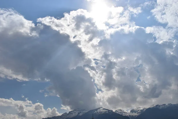 Kumulus Wolkenformation Ueber Dem Liechtensteiner Fruehlingshimmel — 스톡 사진