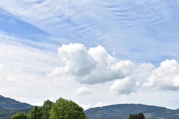 Kumulus Wolke Schwebt Über Dem Liechtensteinischen Himmel Fruehling — Stockfoto