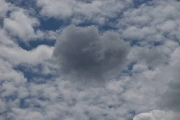 Kumulus Wolke Schwebt Ueber Den Liechtensteiner Himmel Fruehling — Foto Stock