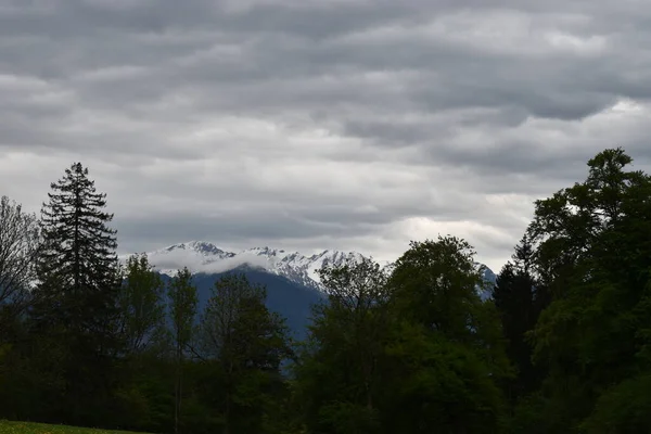 Schweizer Bergansicht Bei Bewoelktem Himmel — Stock Fotó