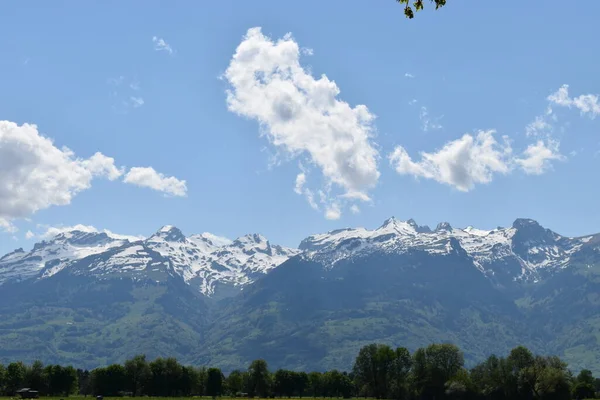 Blick Auf Die Schweizer Berge Bei Schoenem Wetter — Photo