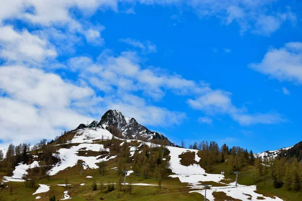 リヒテンシュタインのマルブンで雪に覆われた山の峰22 2020 — ストック写真