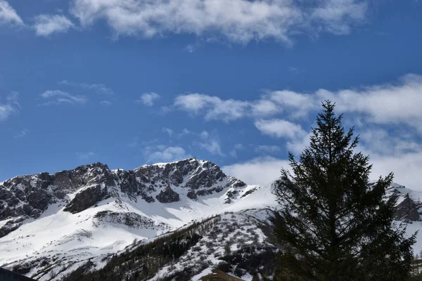 リヒテンシュタインのマルブンで雪に覆われた山の峰22 2020 — ストック写真