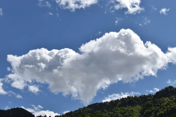 Кумулятивна Хмара Серця Над Ліхтенштейном 2020 — стокове фото