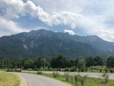 2019 yazında Lihtenştayn ve büyüleyici dağ manzarası