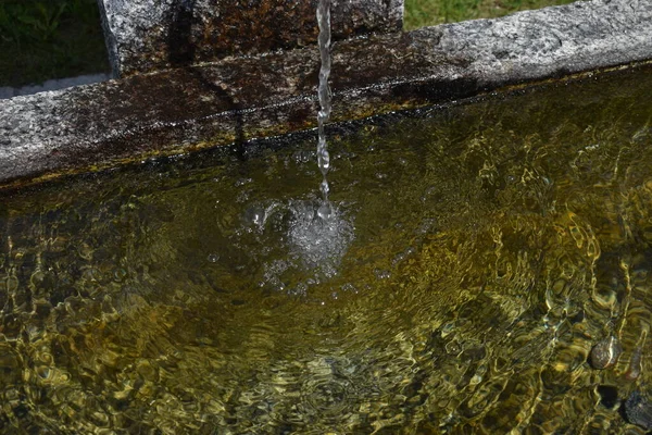 Stromend Water Een Fontein Disentis Zwitserland 2020 — Stockfoto