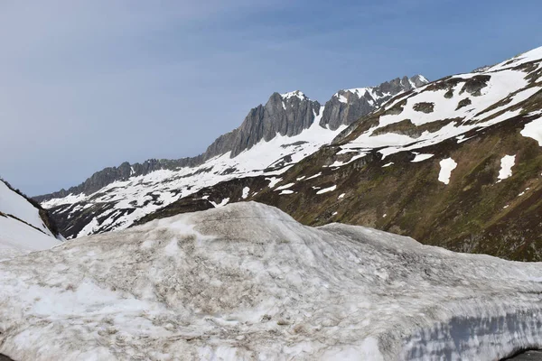 瑞士最高山口壮观的山景2020年5月8日 — 图库照片