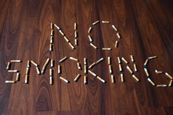Žádný Kouřící Nápis Cigaretami — Stock fotografie